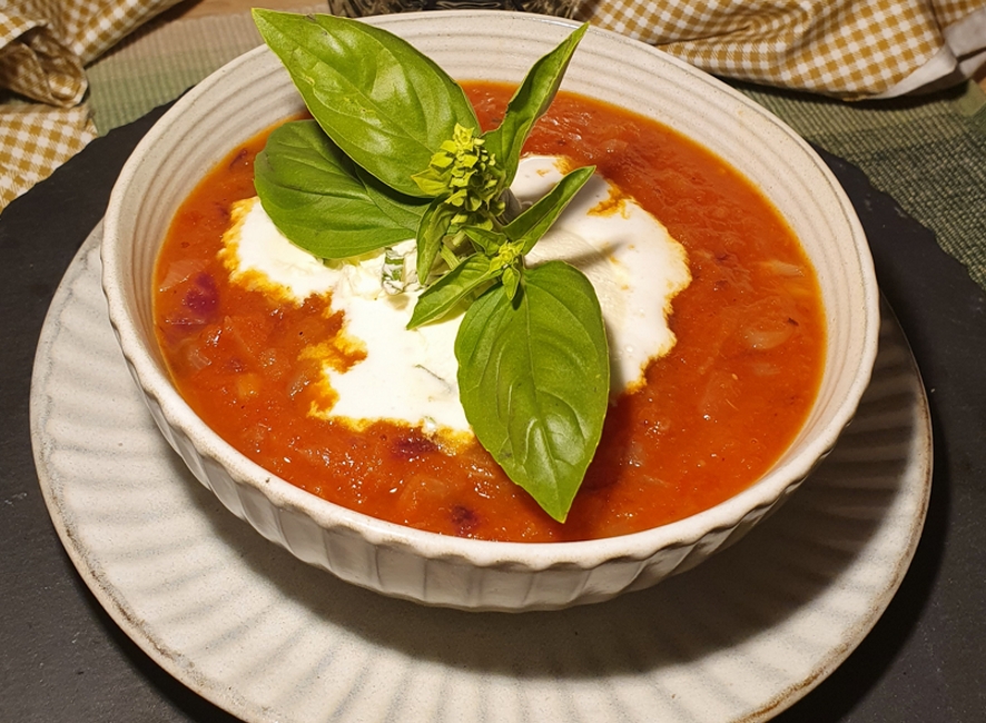 Tomatensuppe mit Rahmhaube - Zum torkelnden Eber